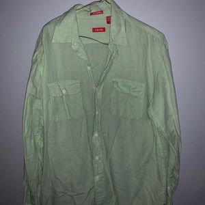 Size M Izod Long Sleeve Button Down